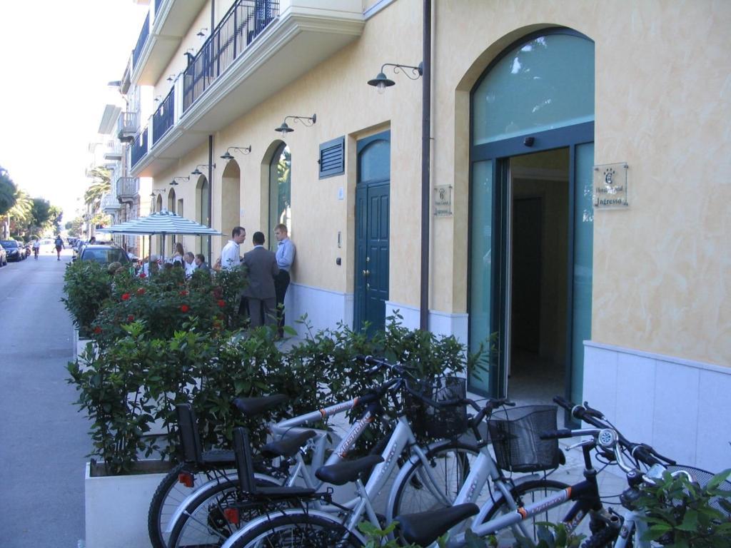 Hotel Capital Cupra Marittima Eksteriør billede